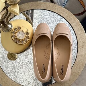 Trotters Women's Nude Patent Loafers